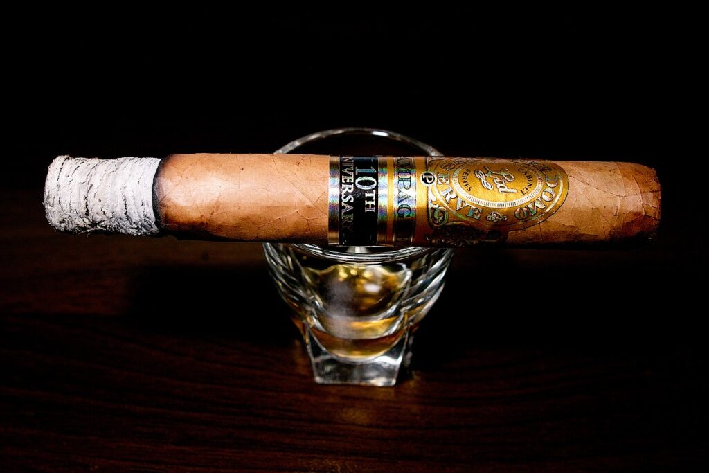 ペルドモ リザーブ 10th アニバーサリー シャンパン エピキュア/Perdomo Reserve 10th Anniversary Champagne Connecticut Epicure Cigar Review｜葉巻/シガー初心者の喫煙レビューブログ｜喫煙序盤の終わり頃ファーストサード