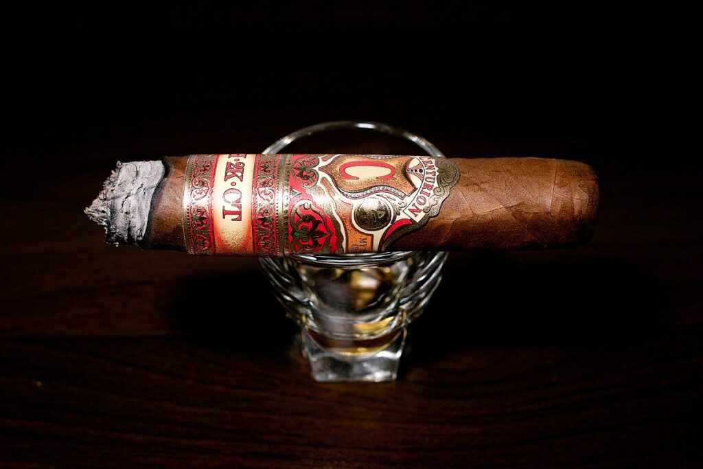 マイファーザー エル・センチュリオン H-2K-CT トロ/My Father El Centurion H-2K-CT Toro Cigar Review｜葉巻/シガー初心者の喫煙レビューブログ｜喫煙中盤セカンドサード