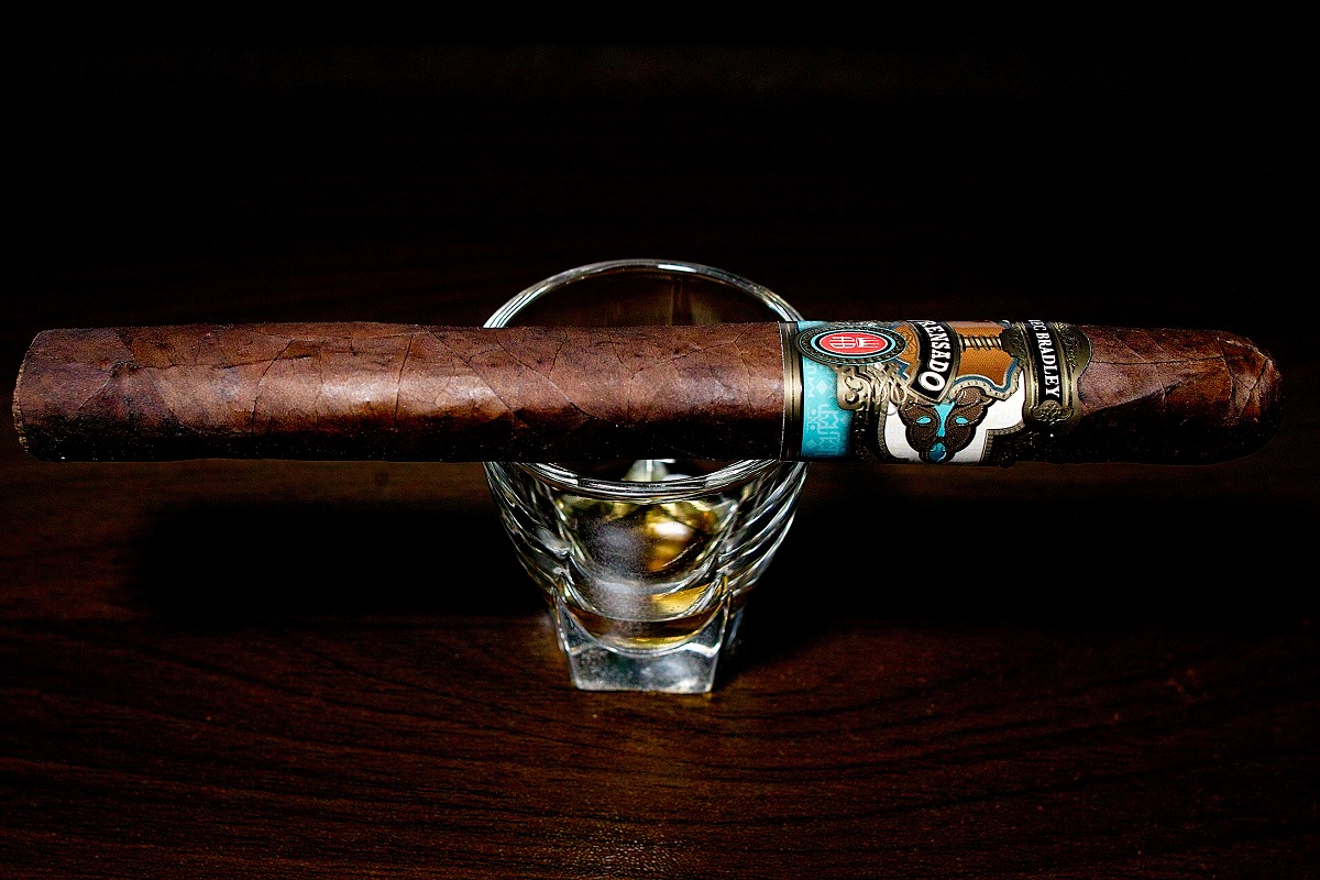 アレック・ブラッドリー プレンサド チャーチル/Alec Bradley Prensado Churchill Cigar Review｜葉巻/シガー初心者の喫煙レビューブログ｜ギャラリー1