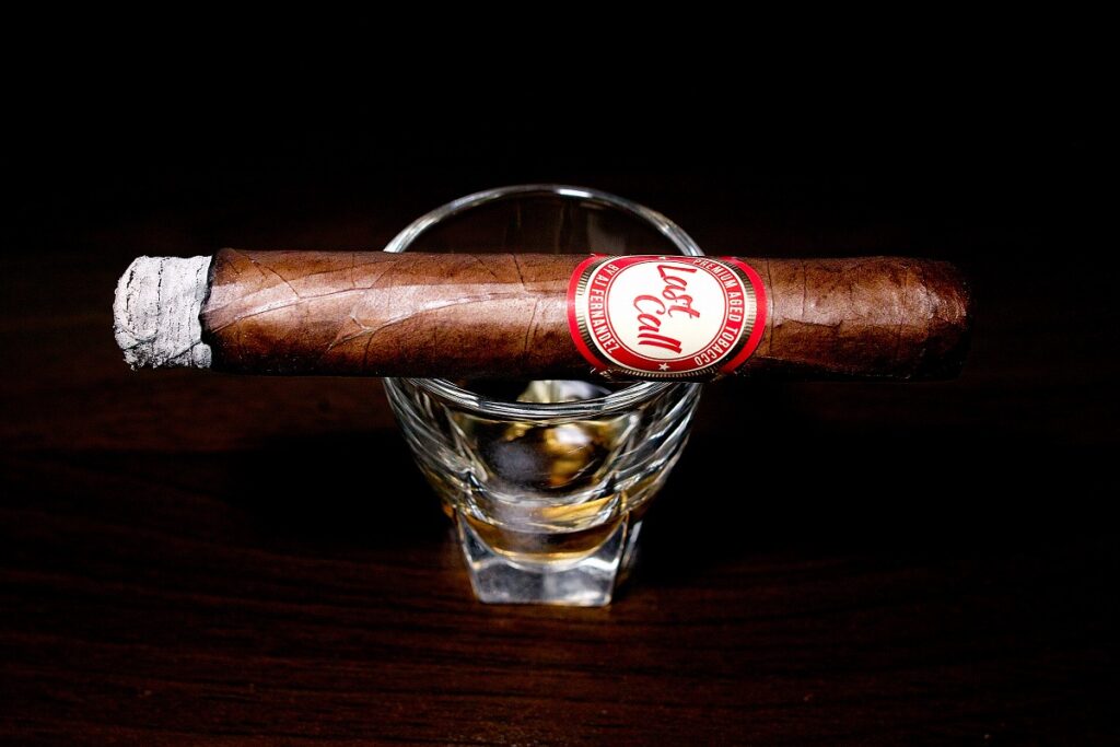 A.J. フェルナンデス ラストコール ハバノ ペケーニャス/A.J. Fernandez Last Call Habano Pequenas Cigar Review｜葉巻/シガー初心者の喫煙レビューブログ｜喫煙序盤ファーストサード