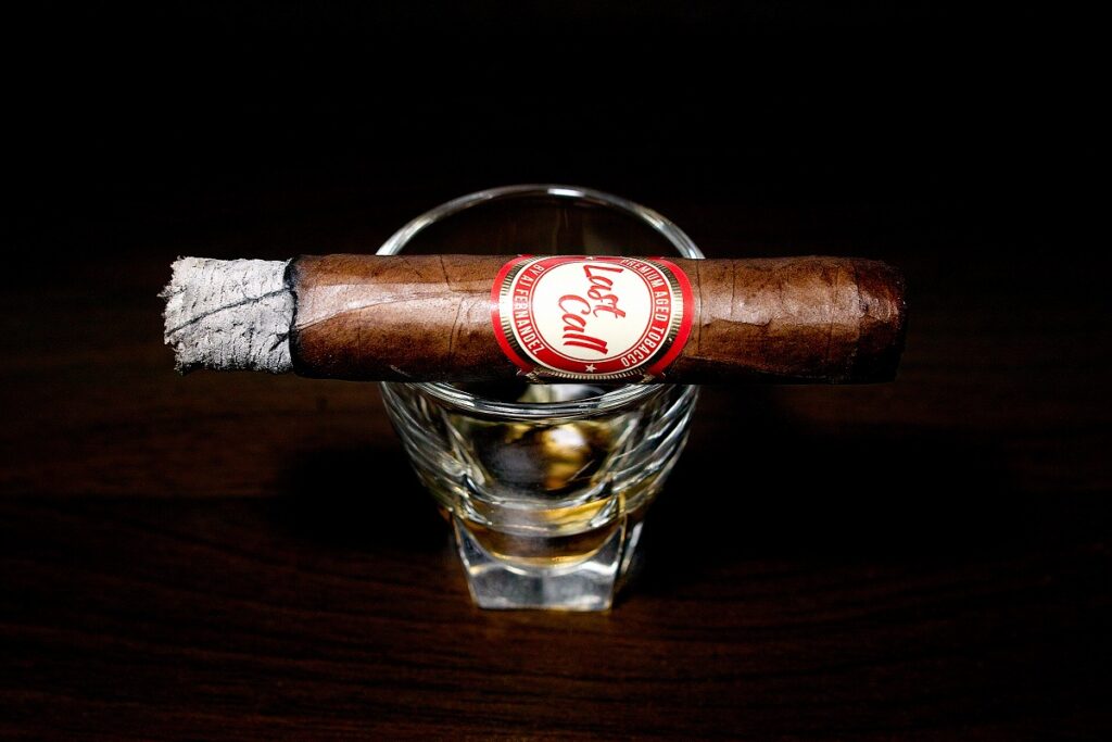 A.J. フェルナンデス ラストコール ハバノ ペケーニャス/A.J. Fernandez Last Call Habano Pequenas Cigar Review｜葉巻/シガー初心者の喫煙レビューブログ｜喫煙序盤の終わり頃ファーストサード