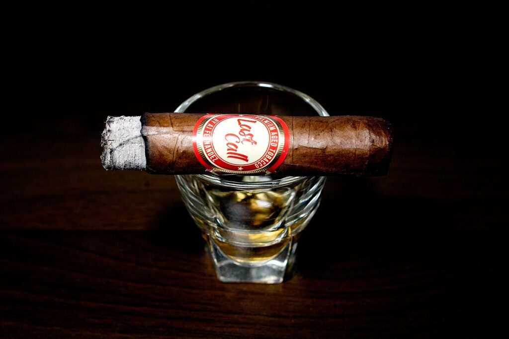 A.J. フェルナンデス ラストコール ハバノ ペケーニャス/A.J. Fernandez Last Call Habano Pequenas Cigar Review｜葉巻/シガー初心者の喫煙レビューブログ｜喫煙中盤セカンドサード