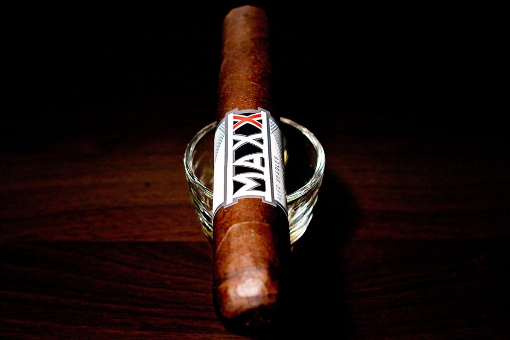 アレック・ブラッドリー マックス フリーク/Alec Bradley MAXX Freak Cigar Review｜葉巻/シガー初心者の喫煙レビューブログ｜ギャラリー5