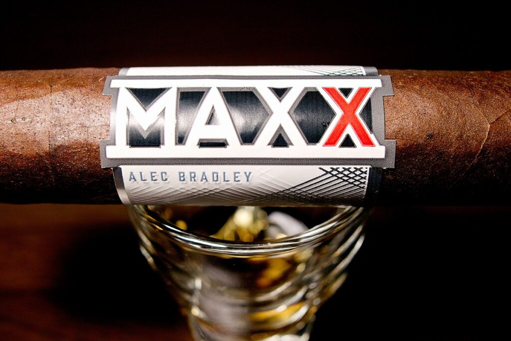 アレック・ブラッドリー マックス フリーク/Alec Bradley MAXX Freak Cigar Review｜葉巻/シガー初心者の喫煙レビューブログ｜ギャラリー7