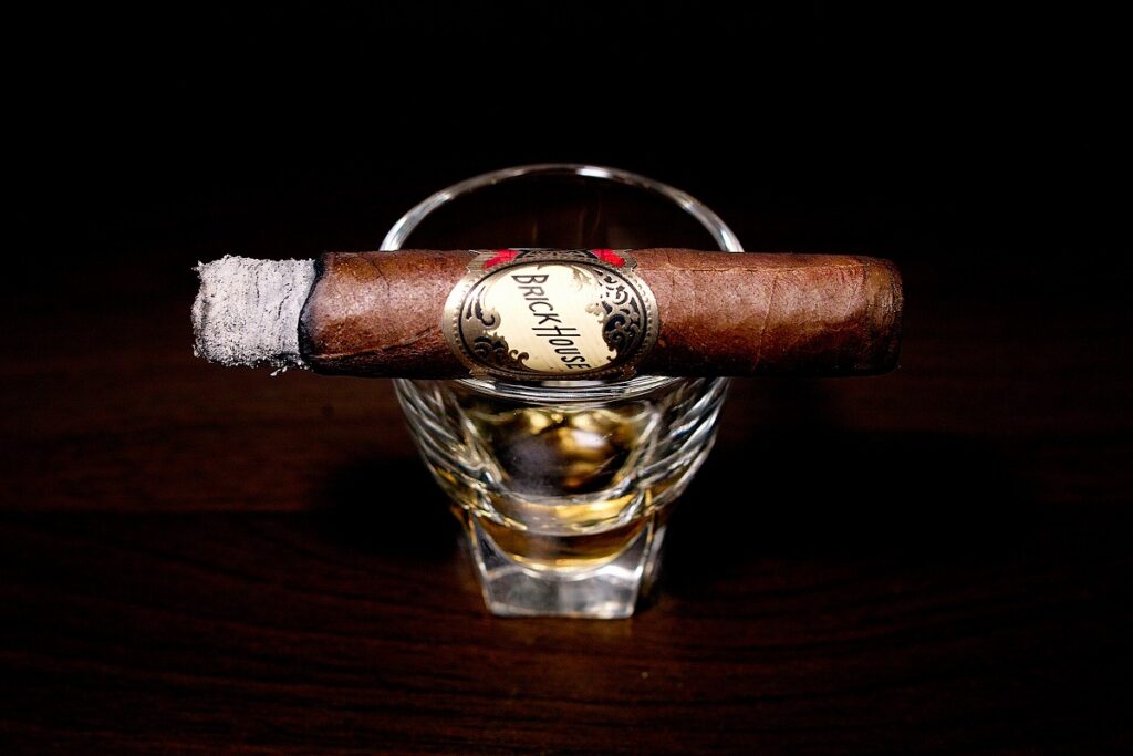 ブリックハウス コロナ/Brick House Classic Corona Cigar Review｜葉巻/シガー初心者の喫煙レビューブログ｜喫煙中盤セカンドサード
