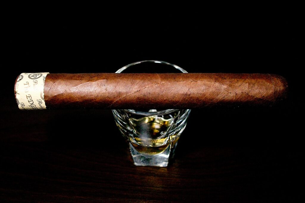 ロッキーパテル エッジ コロホ トロ/Rocky Patel The Edge Corojo Toro Cigar Review｜葉巻/シガー初心者の喫煙レビューブログ｜ギャラリー1