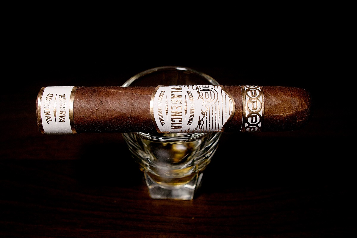 プラセンシア レゼルバ オリジナル ロブスト/Plasencia Reserva Original Robusto Cigar Review｜葉巻/シガー初心者の喫煙レビューブログ｜ギャラリー1
