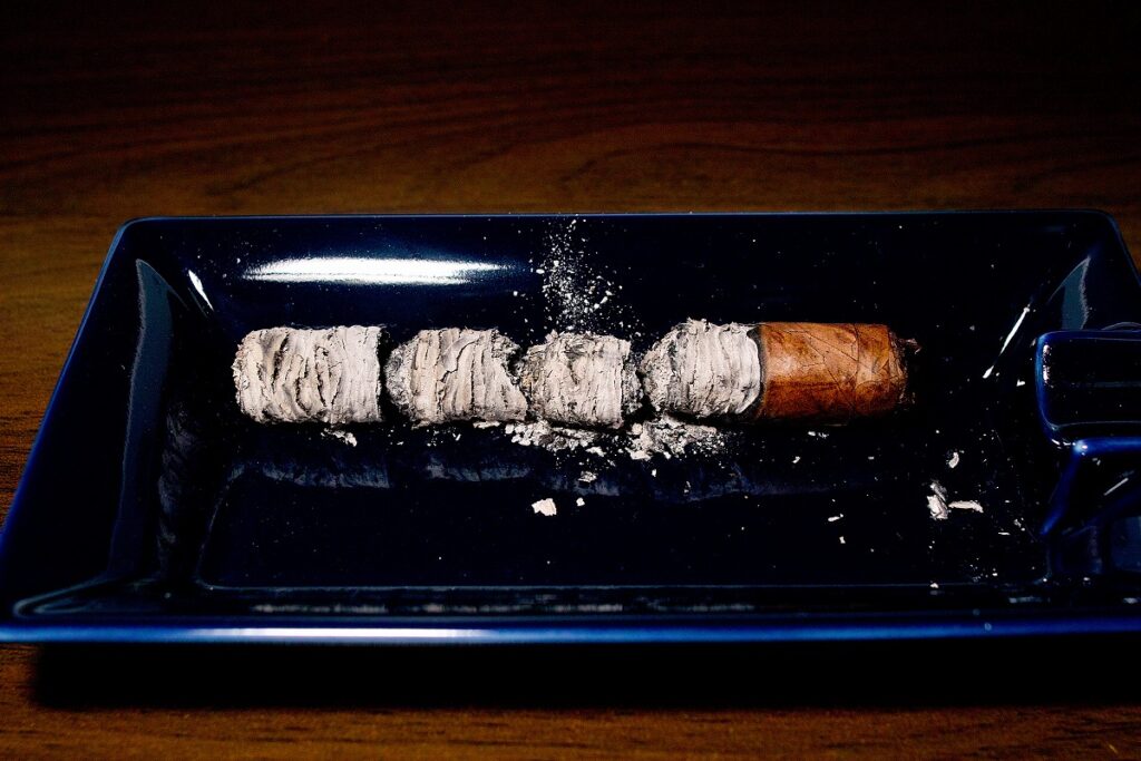 エセンシア・デ・カリブ ドブロネス/Esencia Del Caribe Doblones Cigar Review｜葉巻/シガー初心者の喫煙レビューブログ｜喫煙終了後ファイナルアッシュ