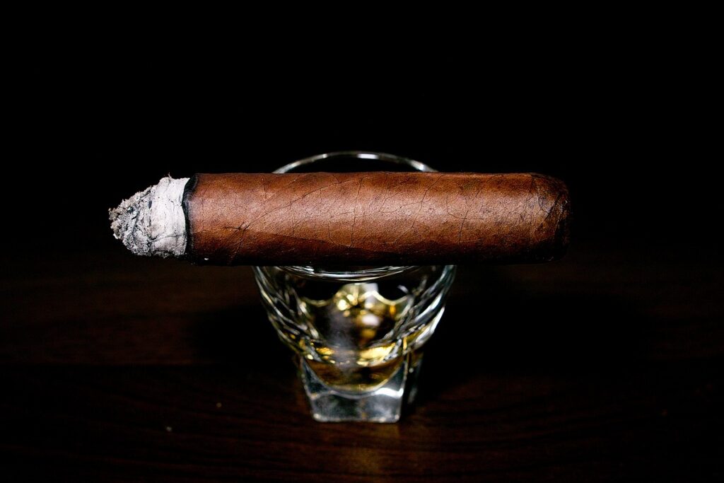 ロッキーパテル エッジ コロホ トロ/Rocky Patel The Edge Corojo Toro Cigar Review｜葉巻/シガー初心者の喫煙レビューブログ｜喫煙中盤セカンドサード