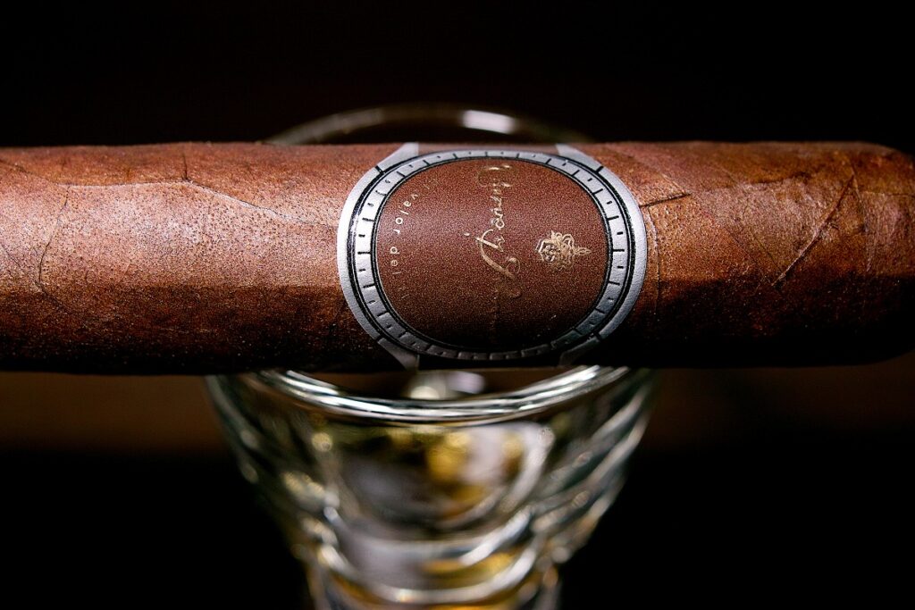 クエルボ・イ・ソブリノス ロブスト/Cuervo y Sobrinos Historiador Robusto Cigar Review｜葉巻/シガー初心者の喫煙レビューブログ｜ギャラリー7