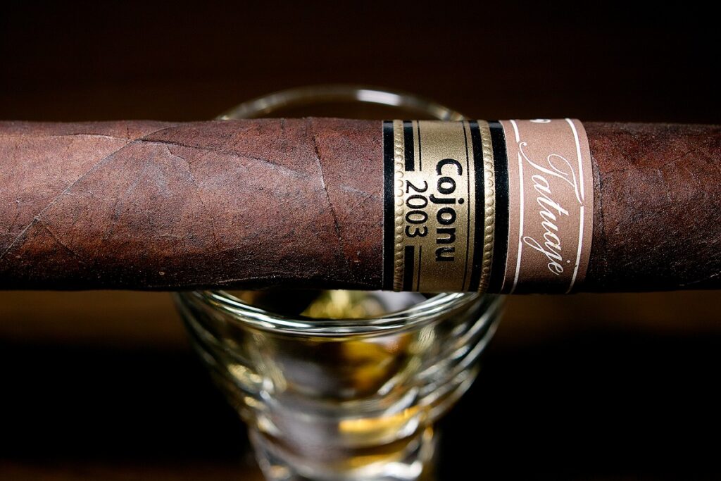 タトゥアヘ コホヌ 2003/Tatuaje Cojonu 2003 Cigar Review｜葉巻/シガー初心者の喫煙レビューブログ｜ギャラリー6