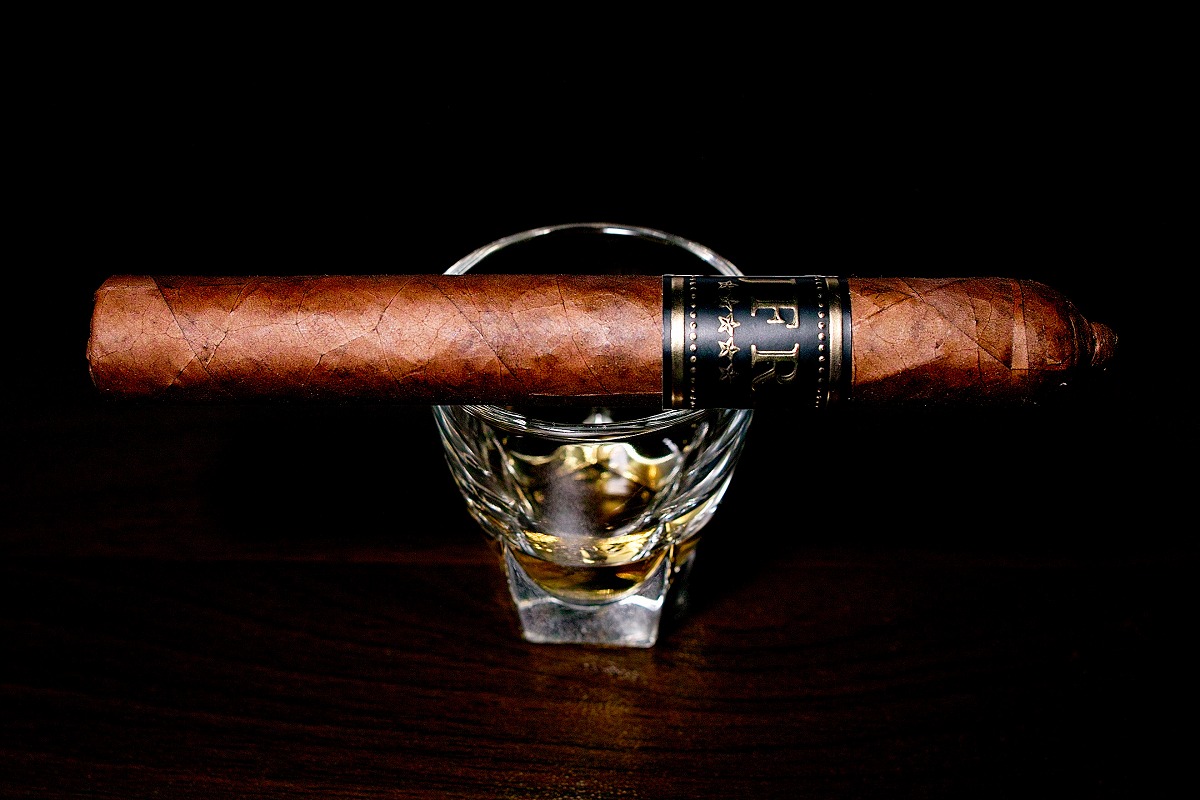 JFR コロホ ロブスト/JFR Corojo Robusto Cigar Review｜葉巻/シガー初心者の喫煙レビューブログ｜ギャラリー1