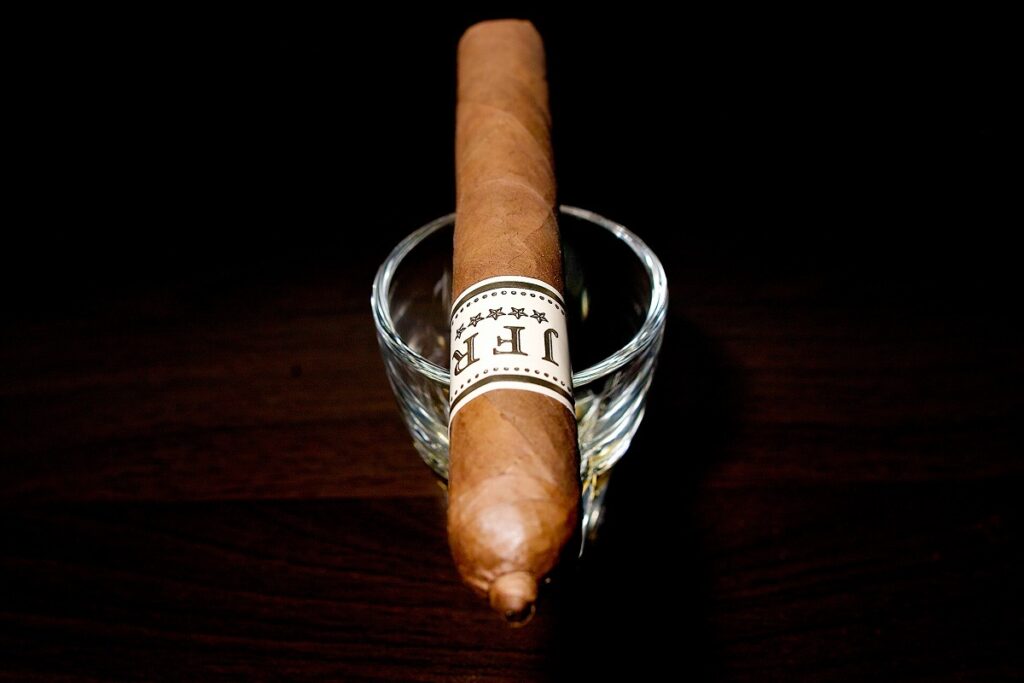 JFR コネチカット ロブスト/JFR Connecticut Robusto Cigar Review｜葉巻/シガー初心者の喫煙レビューブログ｜ギャラリー4