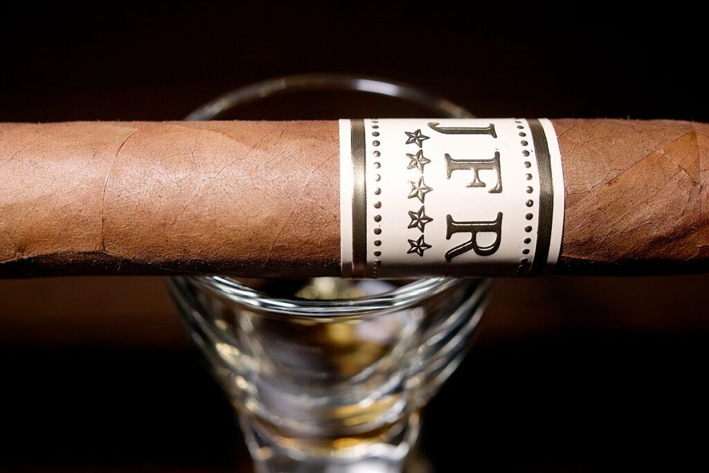 JFR コネチカット ロブスト/JFR Connecticut Robusto Cigar Review｜葉巻/シガー初心者の喫煙レビューブログ｜ギャラリー6