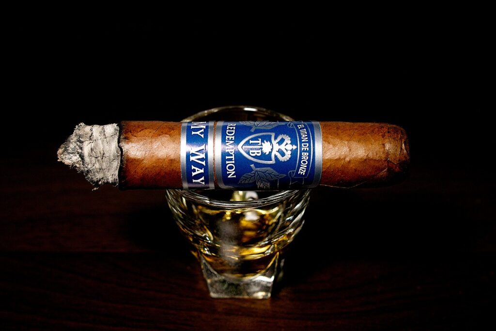 エル・タイタン・デ・ブロンズ レデンプション マイウェイ トロ/El Titan de Bronze Redemption My Way Toro Cigar Review|葉巻/シガー初心者の喫煙レビューブログ|喫煙中盤セカンドサード