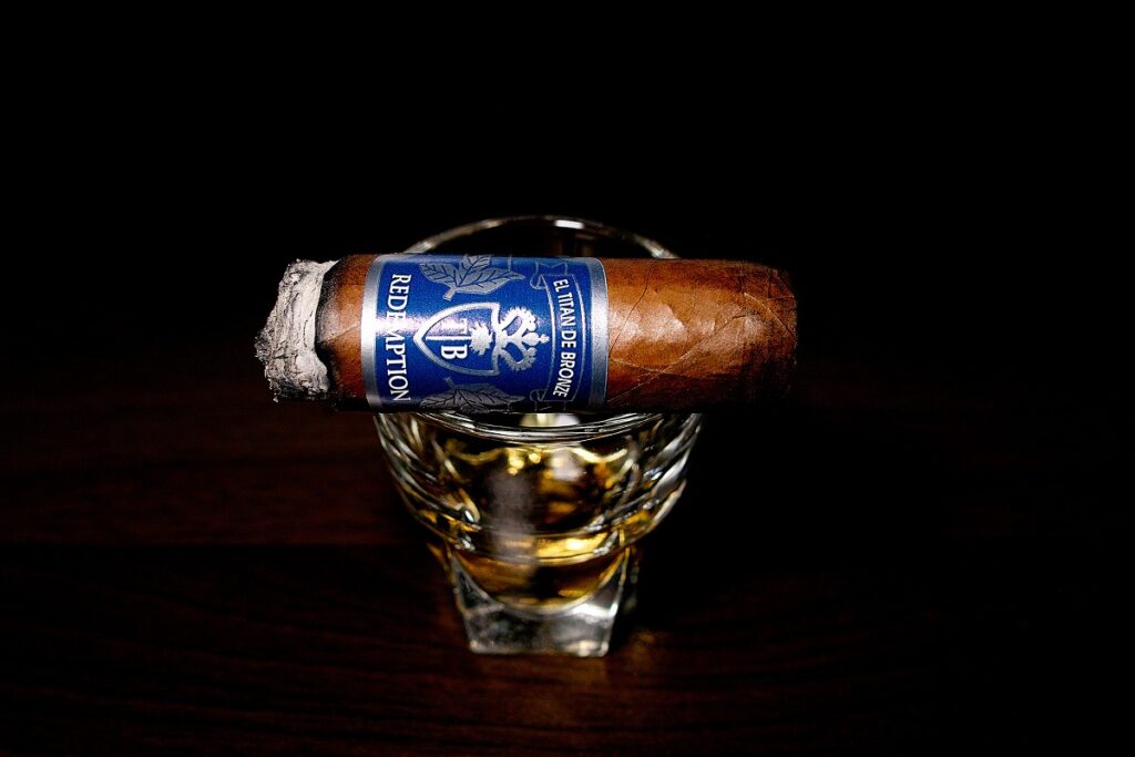 エル・タイタン・デ・ブロンズ レデンプション マイウェイ トロ/El Titan de Bronze Redemption My Way Toro Cigar Review|葉巻/シガー初心者の喫煙レビューブログ|喫煙終盤ファイナルサード
