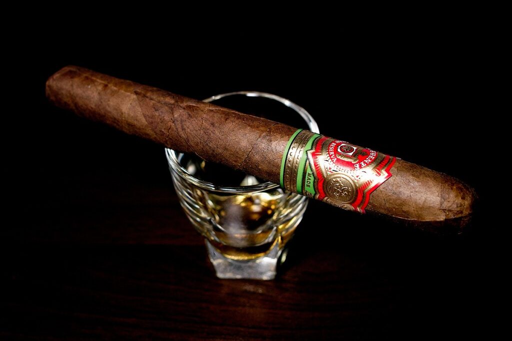 アルトゥーロ・フエンテ グランレゼルバ 8-5-8 ナチュラル/Arturo Fuente Gran Reserva Flor Fina 8-5-8 Natural Cigar Review｜葉巻/シガー初心者の喫煙レビューブログ｜ギャラリー2