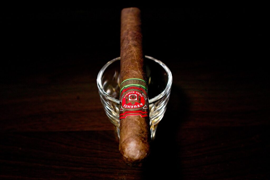 アルトゥーロ・フエンテ グランレゼルバ 8-5-8 ナチュラル/Arturo Fuente Gran Reserva Flor Fina 8-5-8 Natural Cigar Review｜葉巻/シガー初心者の喫煙レビューブログ｜ギャラリー5