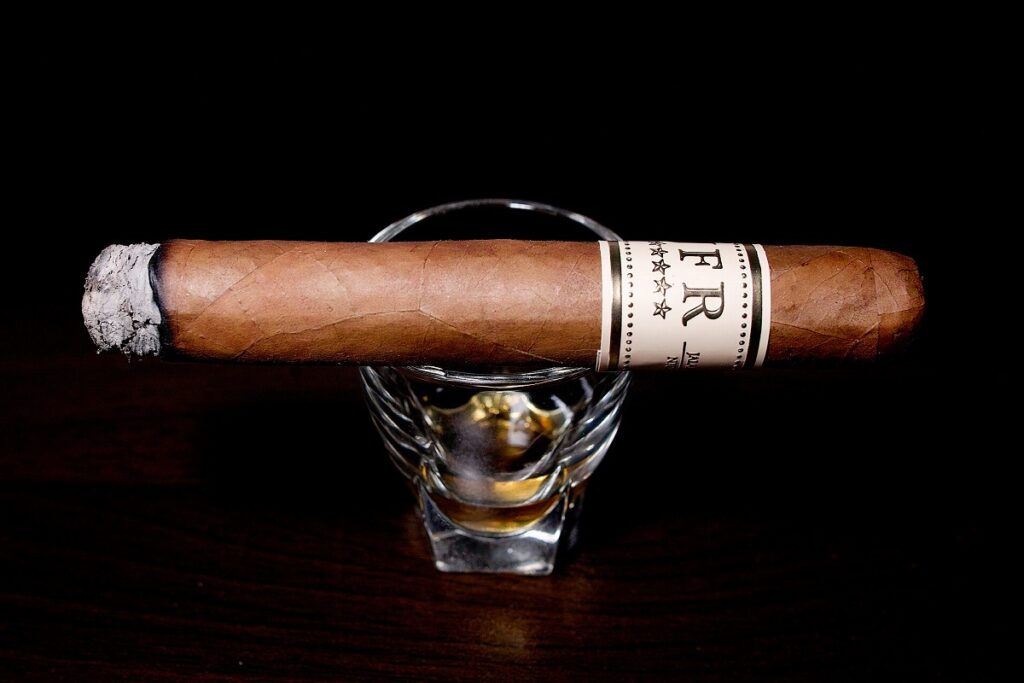 JFR コネチカット ロブスト/JFR Connecticut Robusto Cigar Review|葉巻/シガー初心者の喫煙レビューブログ|喫煙序盤ファーストサード