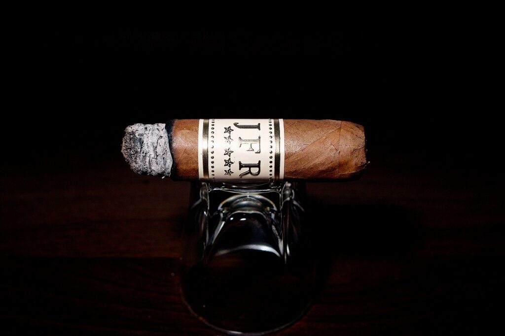 JFR コネチカット ロブスト/JFR Connecticut Robusto Cigar Review|葉巻/シガー初心者の喫煙レビューブログ|喫煙終盤ファイナルサード