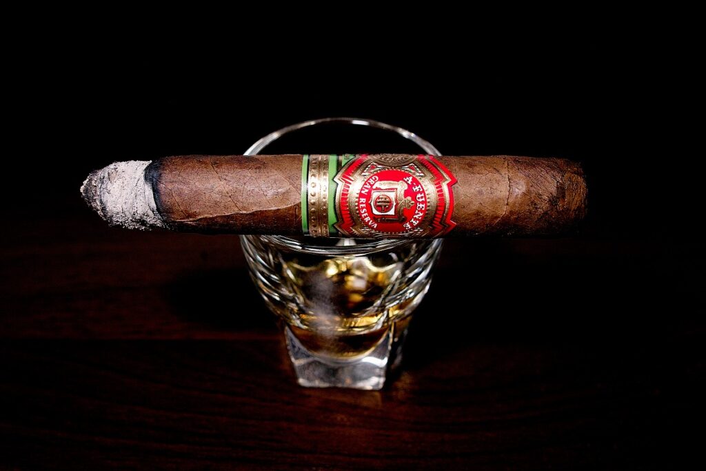 アルトゥーロ・フエンテ グランレゼルバ 8-5-8 ナチュラル/Arturo Fuente Gran Reserva Flor Fina 8-5-8 Natural Cigar Review|葉巻/シガー初心者の喫煙レビューブログ|喫煙中盤セカンドサード