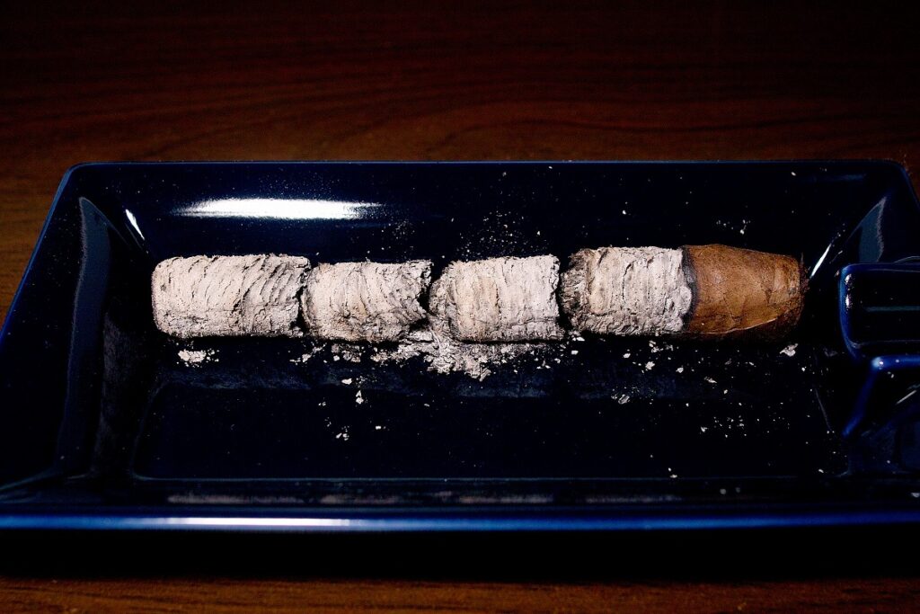 アルトゥーロ・フエンテ グランレゼルバ 8-5-8 ナチュラル/Arturo Fuente Gran Reserva Flor Fina 8-5-8 Natural Cigar Review|葉巻/シガー初心者の喫煙レビューブログ|喫煙終了後ファイナルアッシュ