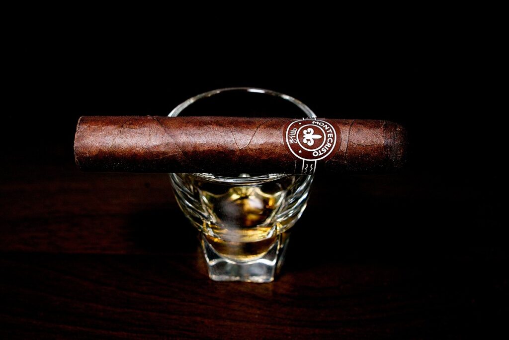 モンテクリスト No.4 ボックスプレス/Montecristo No.4 Box-Pressed Cigar Review|葉巻/シガー初心者の喫煙レビューブログ|ギャラリー1