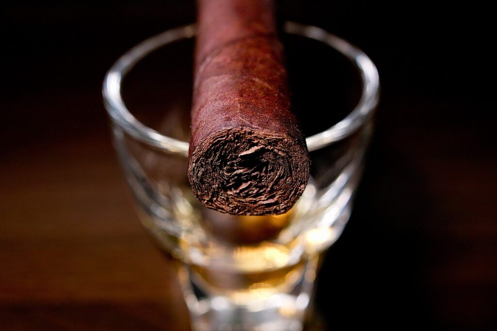 モンテクリスト No.4 ボックスプレス/Montecristo No.4 Box-Pressed Cigar Review｜葉巻/シガー初心者の喫煙レビューブログ｜ギャラリー5