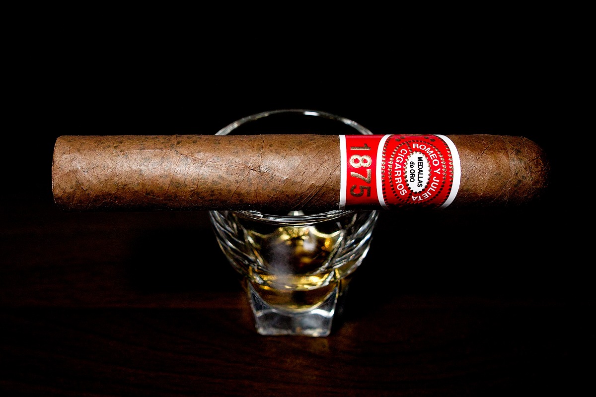 ロメオ Y ジュリエッタ 1875 ブリー/Romeo Y Julieta 1875 Bully Cigar Review｜葉巻/シガー初心者の喫煙レビューブログ｜ギャラリー1