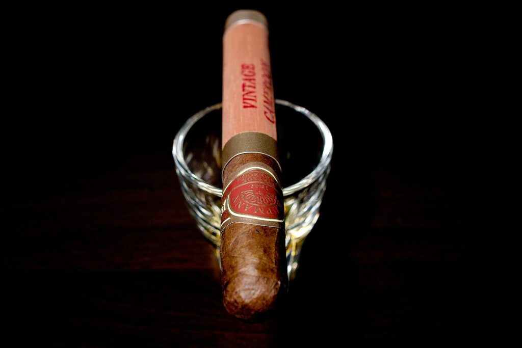 H.アップマン ヴィンテージ カメルーン コロナ/H. Upmann Vintage Cameroon Corona Cigar Review｜葉巻/シガー初心者の喫煙レビューブログ｜ギャラリー4