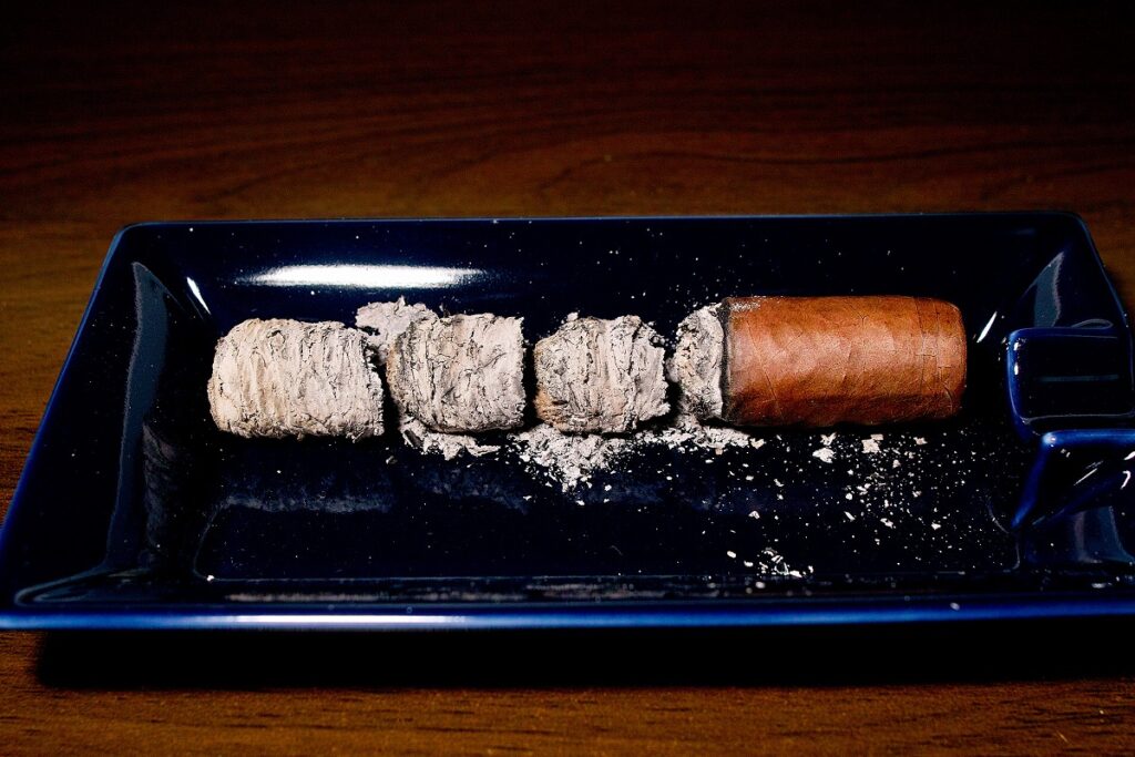 アルファンブラ エル ブルヒート 10周年記念シガー/Alfambra El Brujito 10 Aniversario Gorditos Cigar Review｜葉巻/シガー初心者の喫煙レビューブログ｜喫煙終了後ファイナルアッシュ