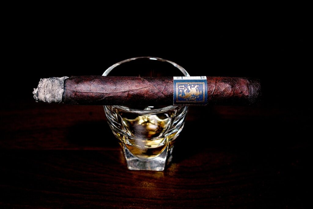 ドリュー・エステート リガ・プリヴァーダ ウニコ L40/Drew Estate Liga Privada Unico L40 Cigar Review｜葉巻/シガー初心者の喫煙レビューブログ｜喫煙中盤セカンドサード