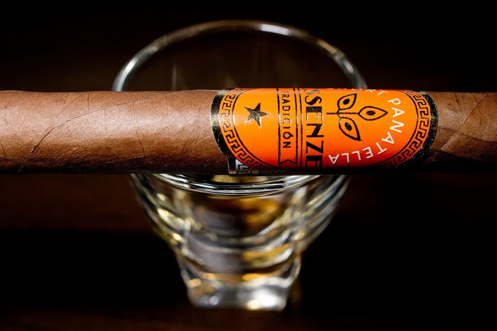 エッセンツェ トラディション ショートパナテラ/Essenze Tradicion Short Panatella Cigar Review｜葉巻/シガー初心者の喫煙レビューブログ｜ギャラリー6