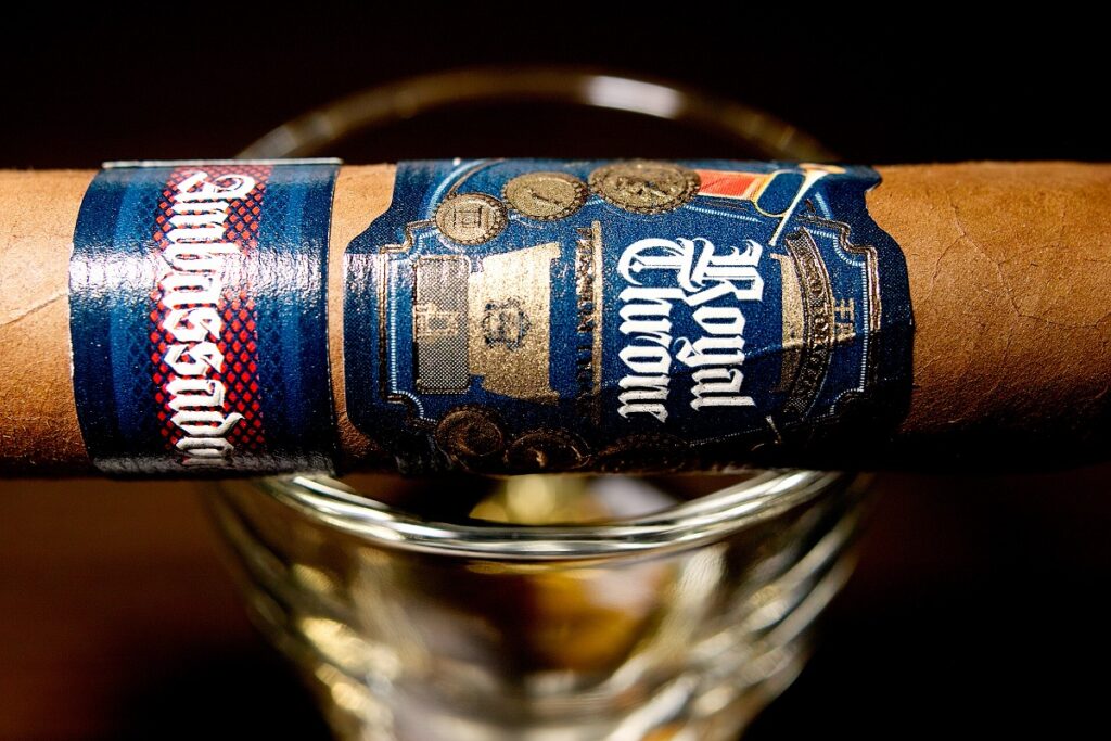 ロイヤル・スローン アンバサダー ハーフコロナ/Royal Throne AMBASSADOR Half Corona Cigar Review｜葉巻/シガー初心者の喫煙レビューブログ｜ギャラリー6