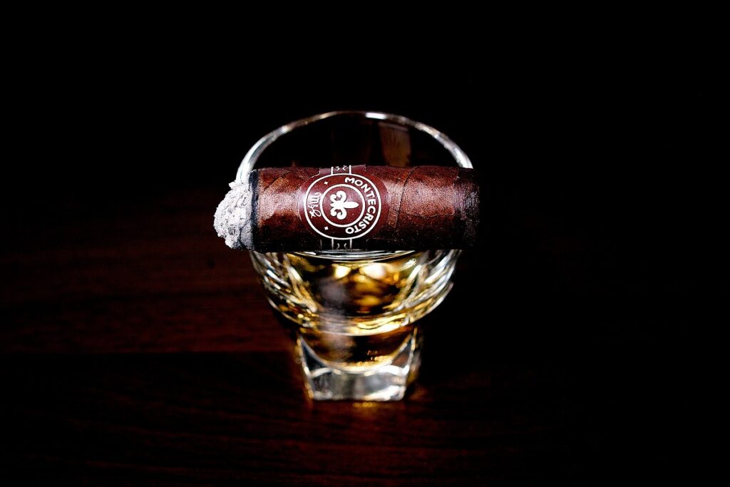 モンテクリスト No.4 ボックスプレス/Montecristo No.4 Box-Pressed Cigar Review|葉巻/シガー初心者の喫煙レビューブログ|喫煙終盤ファイナルサード