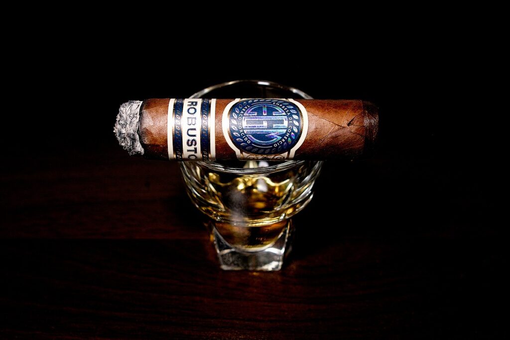 EGM ロブスト/EGM Robustos Cigar Review|葉巻/シガー初心者の喫煙レビューブログ|喫煙中盤セカンドサード