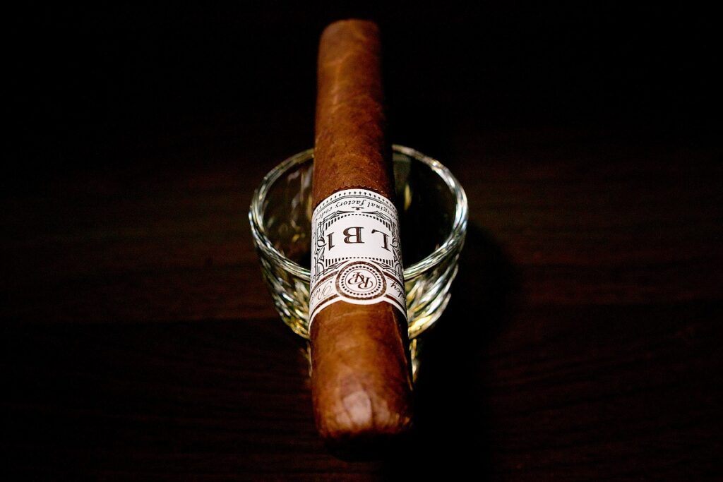 ロッキーパテル LB1 ロブスト/Rocky Patel LB1 Robusto Cigar Review｜葉巻/シガー初心者の喫煙レビューブログ｜ギャラリー4