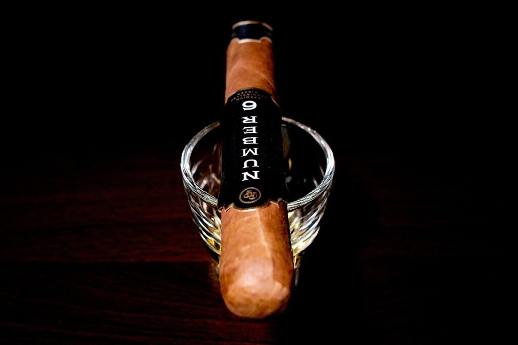 ロッキーパテル ナンバー6 ロブスト/Rocky Patel Number 6 Robusto Cigar Review｜葉巻/シガー初心者の喫煙レビューブログ｜ギャラリー4