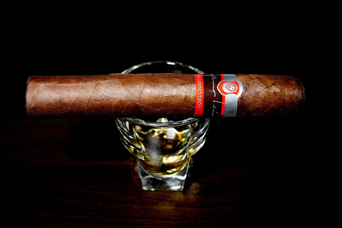 ラ・オーロラ ギレルモ・レオン ロブスト/La Aurora Guillermo Leon Robusto Cigar Review｜葉巻/シガー初心者の喫煙レビューブログ｜ギャラリー1