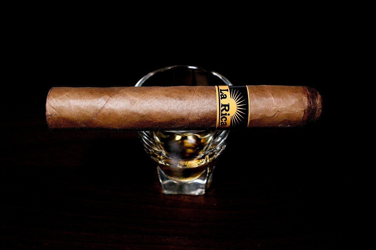 ラ・リカ ロブスト/La Rica Robusto Tubos Cigar Review｜葉巻/シガー初心者の喫煙レビューブログ｜ギャラリー2