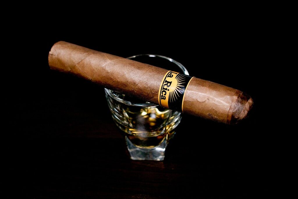 ラ・リカ ロブスト/La Rica Robusto Tubos Cigar Review｜葉巻/シガー初心者の喫煙レビューブログ｜ギャラリー3