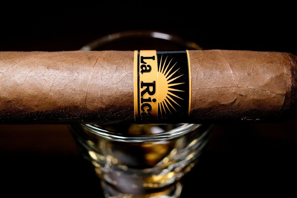 ラ・リカ ロブスト/La Rica Robusto Tubos Cigar Review｜葉巻/シガー初心者の喫煙レビューブログ｜ギャラリー7