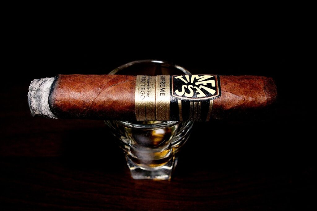 フェリオ・テゴ タイムレス シュプリーム 554/Ferio Tego Timeless Supreme 554 Cigar Review｜葉巻/シガー初心者の喫煙レビューブログ｜喫煙序盤ファーストサード