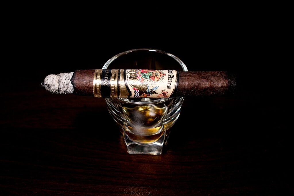 A.J. フェルナンデス ベジャス アルテス マデューロ ランセロ/A.J. Fernandez Bellas Artes Maduro Lancero Cigar Review｜葉巻/シガー初心者の喫煙レビューブログ｜喫煙中盤セカンドサード