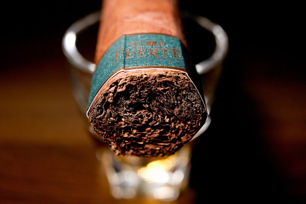 プラセンシア アルマフエルテ シクスト1世/Plasencia Alma Fuerte Colorado Claro Sixto I Cigar Review｜葉巻/シガー初心者の喫煙レビューブログ｜ギャラリー5