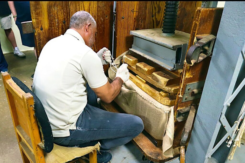 タバコ葉の熟成方法からヒントを得た葉巻の自家製発酵器熟成とは？｜自家製発酵器熟成｜葉巻熟成方法とその考え方1