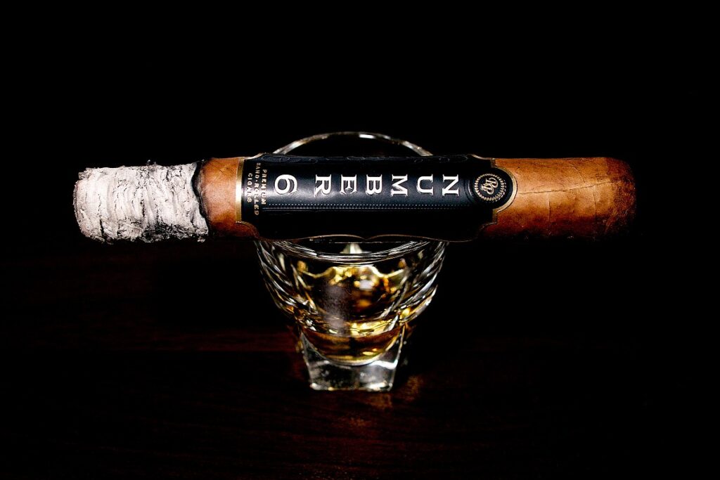 ロッキーパテル ナンバー6 ロブスト/Rocky Patel Number 6 Robusto Cigar Review｜葉巻/シガー初心者の喫煙レビューブログ｜喫煙序盤の終わり頃ファーストサード