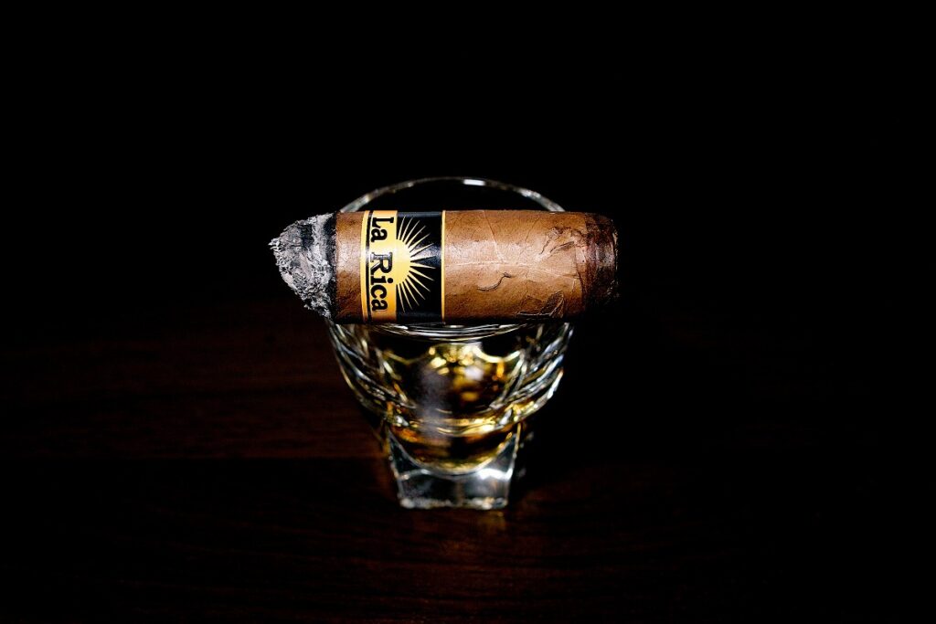 ラ・リカ ロブスト/La Rica Robusto Tubos Cigar Review｜葉巻/シガー初心者の喫煙レビューブログ｜喫煙終盤ファイナルサード