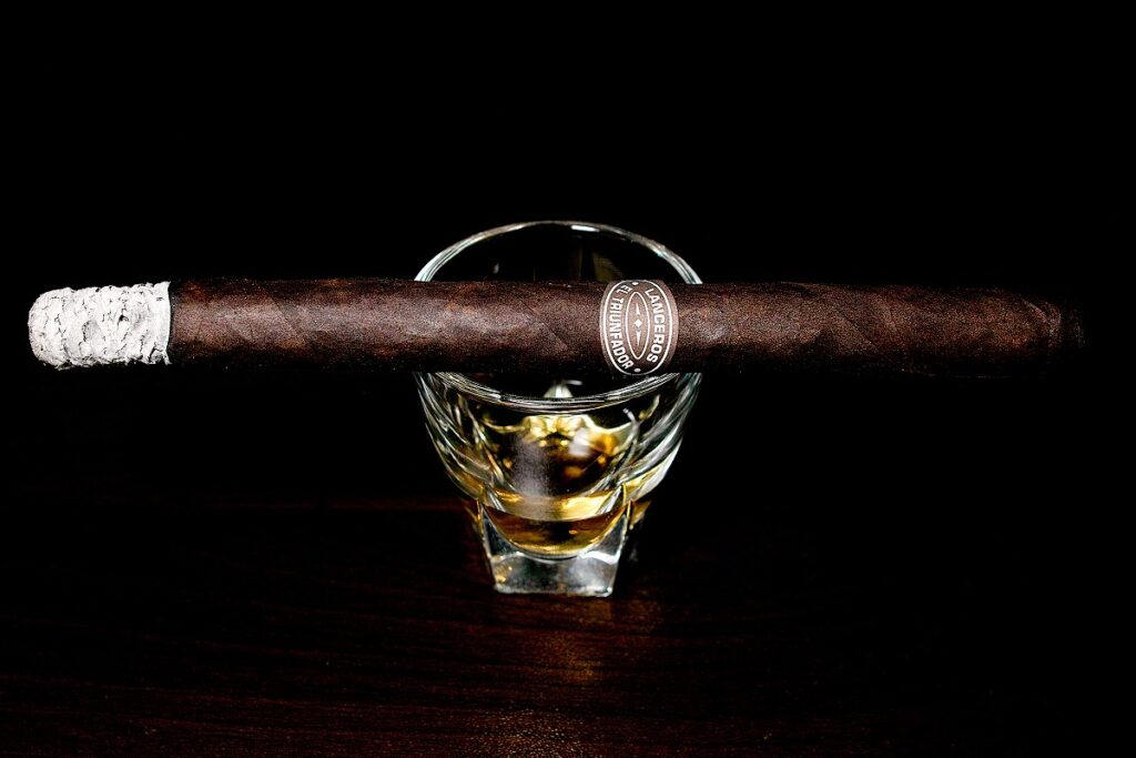タトゥアヘ エル・トリウンファドール ランセロ オリジナル/Tatuaje El Triunfador Lancero Original Cigar Review｜葉巻/シガー初心者の喫煙レビューブログ｜喫煙序盤ファーストサード