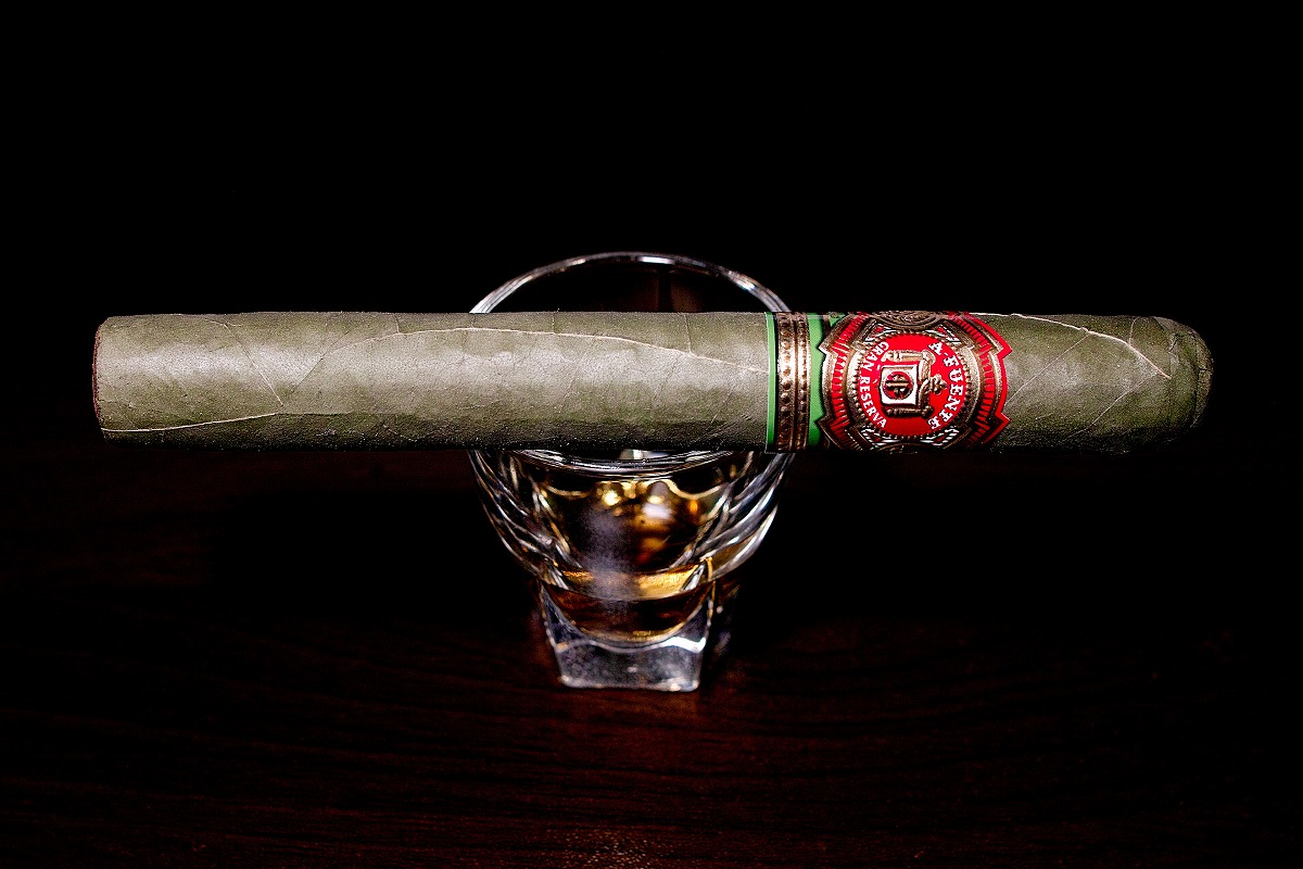 アルトゥーロ・フエンテ グランレゼルバ 8-5-8 クラロ/Arturo Fuente Gran Reserva Flor Fina 8-5-8 Candela Cigar Review｜葉巻/シガー初心者の喫煙レビューブログ｜ギャラリー1